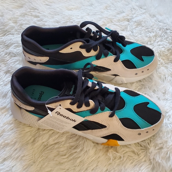 Reebok Other - Reebok x Gigi Hadid MEN Aztrek Double Sneaker